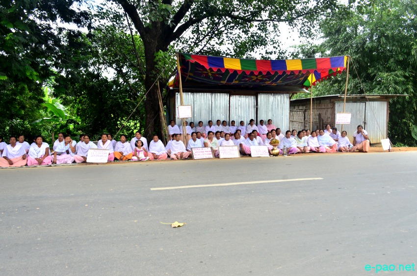 Joint sit in protest of student and meira paibees  at various places in Imphal :: August 11  2014