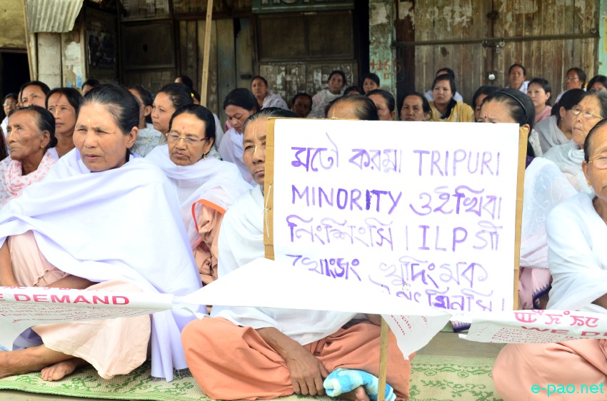 ILP Sit in Protest staged by Meira paibees and International Market dukans owner at Paona Bazar  :: August 11  2014