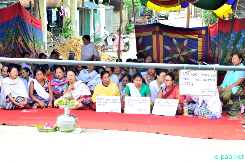 ILP Sit in Protest staged by Meira paibees and International Market dukans owner at Paona Bazar  :: August 11  2014