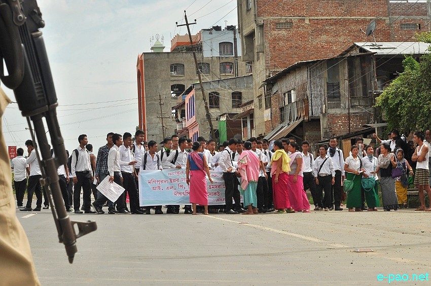 Students  rally at Singjamei - Yumnam Leikai  Imphal :: August 06 2014
