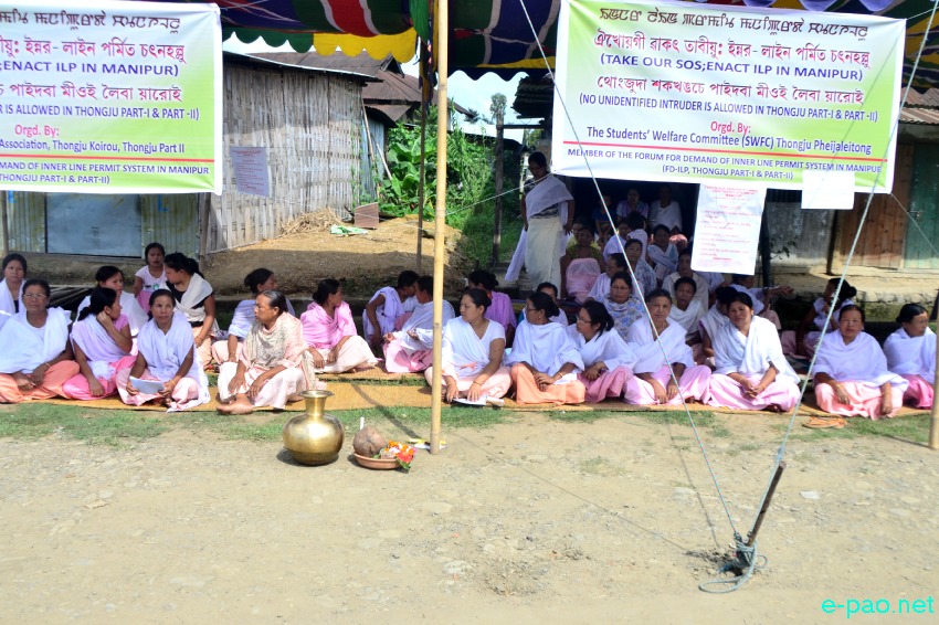 Sit in Protest at Kakwa Keithel to Heijigang Keithel denmanding of Inner Line Permit System  :: 20 August 2014