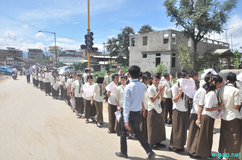 Students  rally at Tiddim Road, Kwakeithel Imphal :: August 06 2014