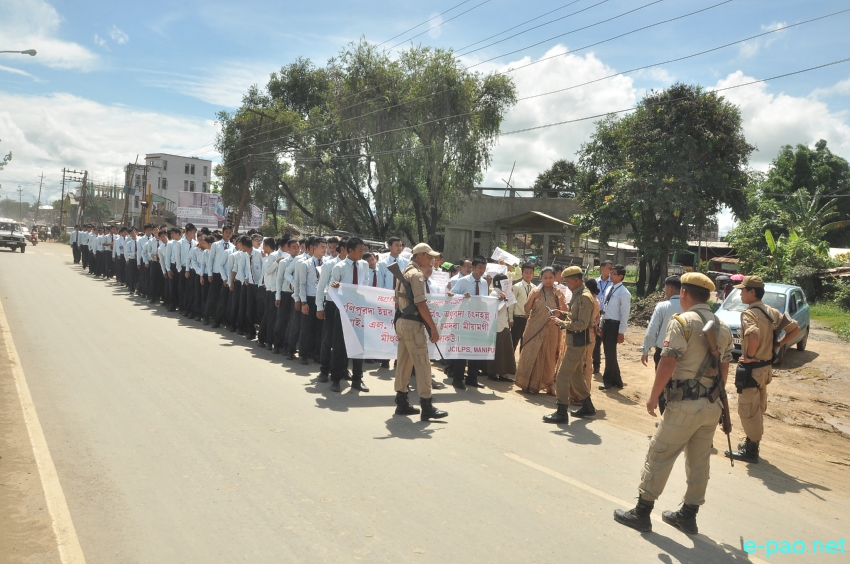 Students  rally at Tiddim Road, Kwakeithel Imphal :: August 06 2014