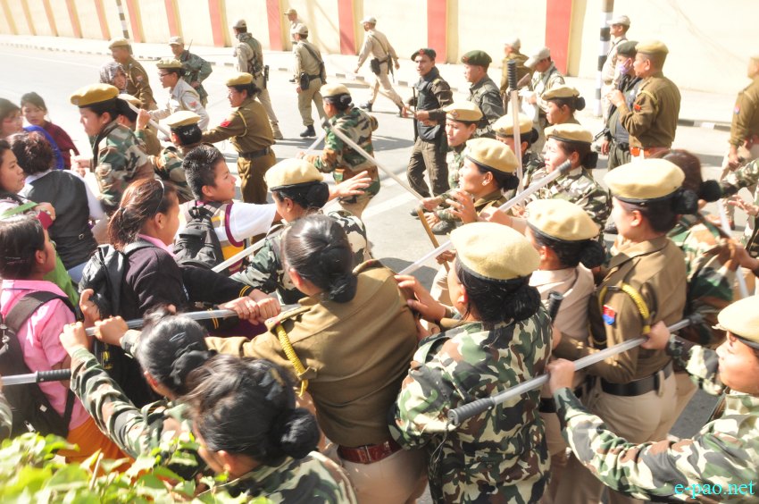 ILP : Students and Police clash in front of Governor's Gate and Keisampat, Imphal  :: 19 November 2014