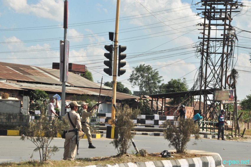 ILP : Students and Police clash in front of Governor's Gate and Keisampat, Imphal  :: 19 November 2014