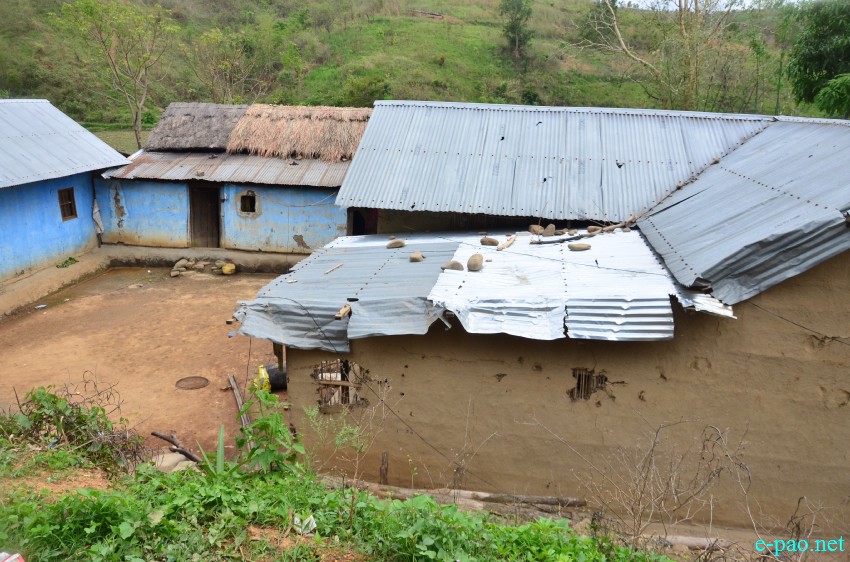Imphal-Ukhrul road indefinite bandh after  destruction of at least 20 houses at Gwaltabi :: 1st May 2015
