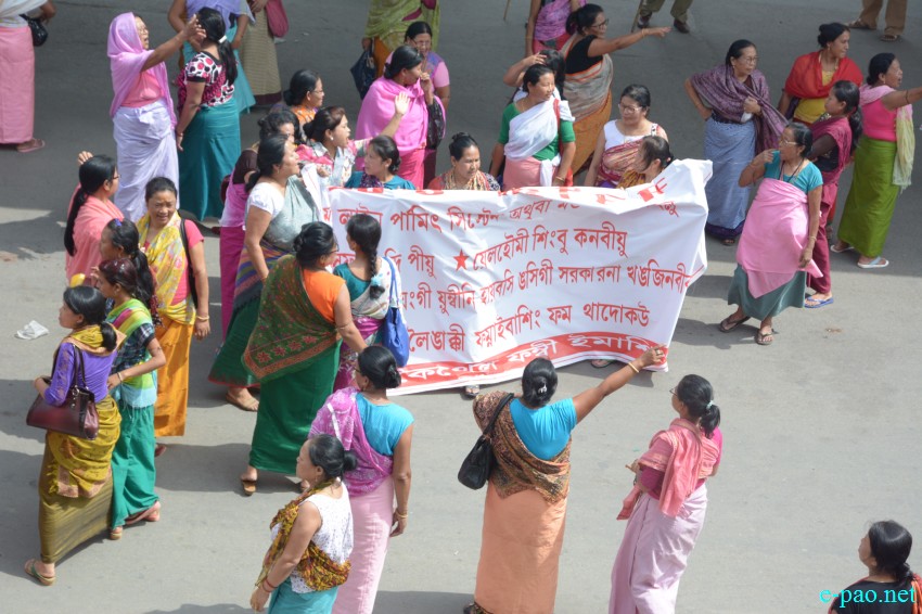 Women vendors of Khwairamband Ima Keithel protest rally  demanding implementation of ILPS  :: July 15 2015