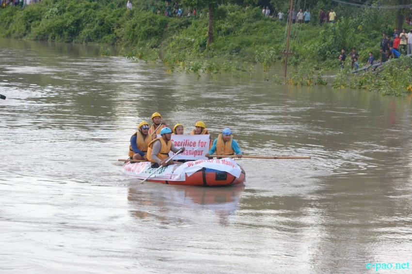 ILP : Raft procession along Imphal river raising slogans to implement ILPS in Manipur ::  July 24 2015