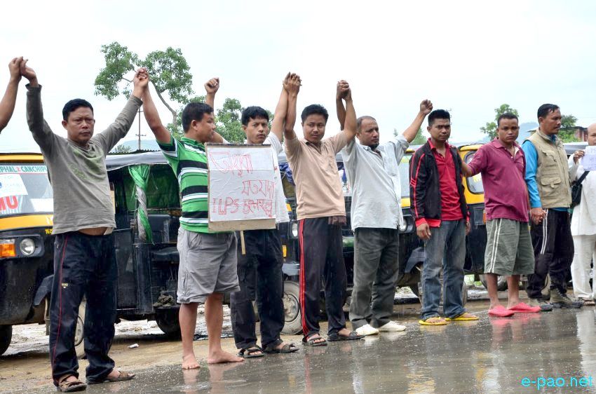 ILP : Auto Rickshaw rally at Indo Burma road, started from Mayang Imphal bazar :: July 27 2015
