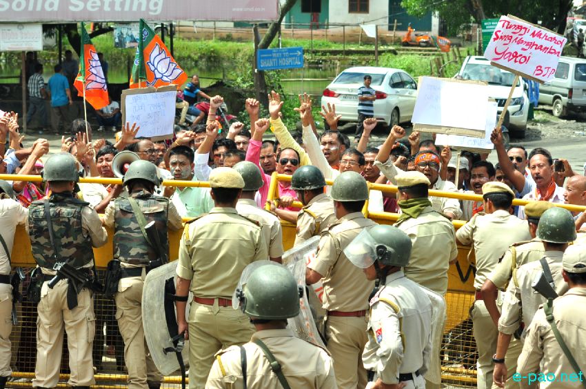 BJP workers tried to storm State Assembly over Police recruitment :: September 2 2016