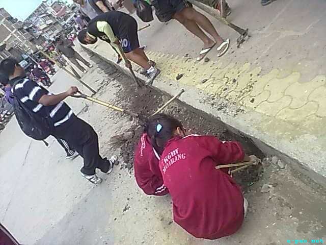 Cleanliness drive organised  at Ima Keithel :: May 19 2013