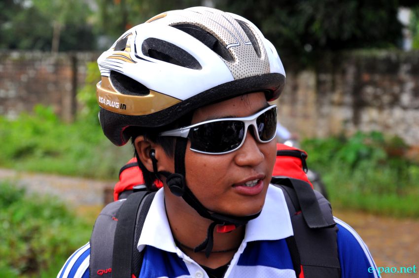 
Sougaijam Bidyalaxmi Leima's NE cycle tour to spread 'Crime against women and Children', flagoff at Manipur Royal Palace complex :: 21 August 2013