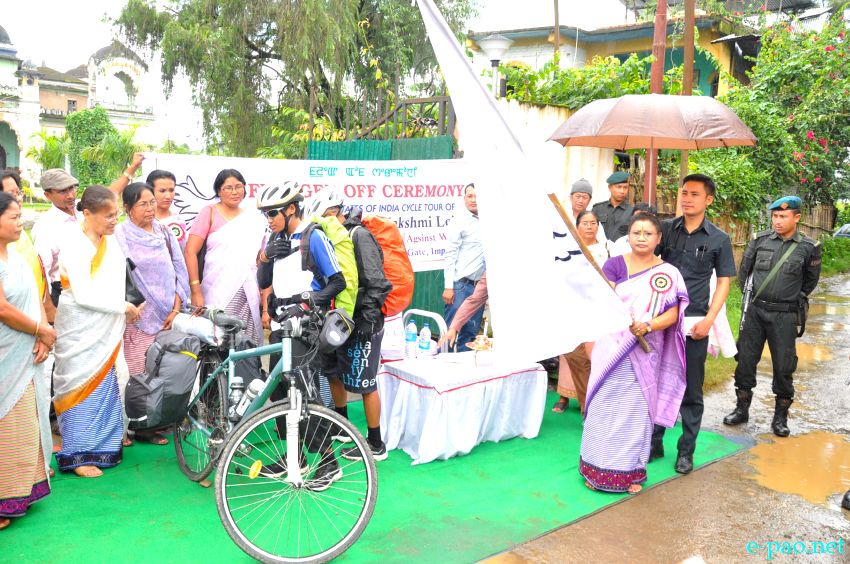 Sougaijam Bidyalaxmi Leima's NE cycle  tour to spread 'Crime against women and Children', flagoff at Manipur Royal Palace complex :: 21 August 2013