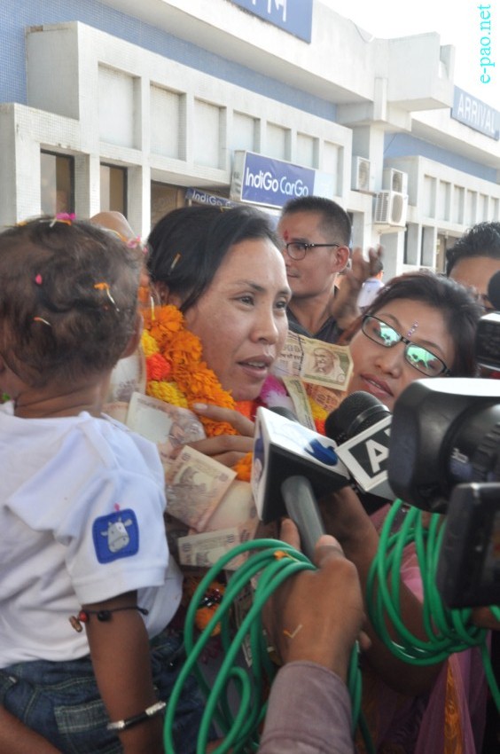 Laishram Sarita - International Boxer - being welcomed at Imphal Airport :: October 4 2014