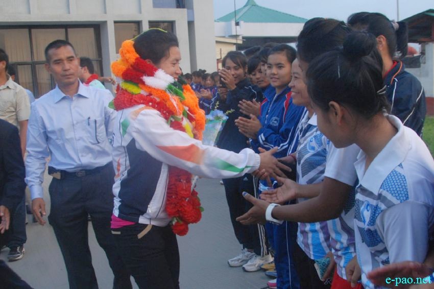 Yumnam Sanathoi and  officials , players of Asian Games : Reception at Tulihal Airport :: 27 September 2014