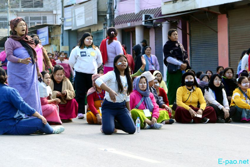 Protesters at Moirangkhom in Imphal following attack on State forces by Kuki militants at Moreh :: January 18 2024
