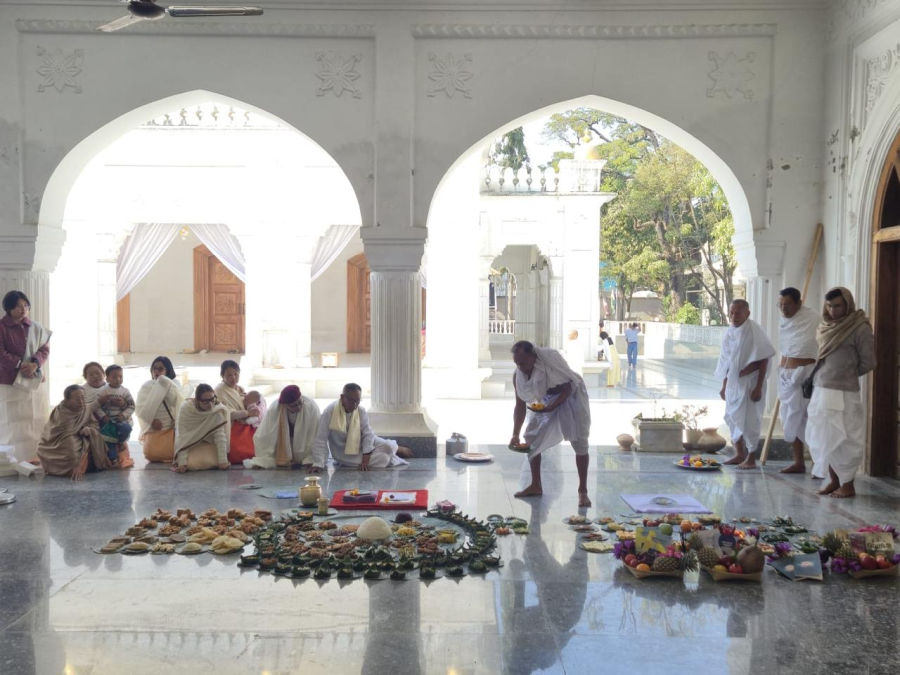 Books and Pranalika Offerings for MK Binodini Devi at Govindaji Temple :: 17th January 2026