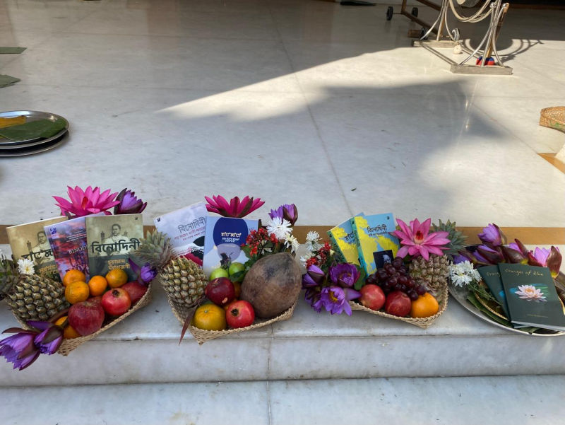 Books and Pranalika Offerings for MK Binodini Devi at Govindaji Temple :: 17th January 2026