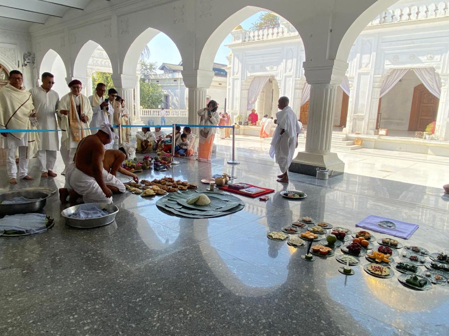 Books and Pranalika Offerings for MK Binodini Devi at Govindaji Temple :: 17th January 2026