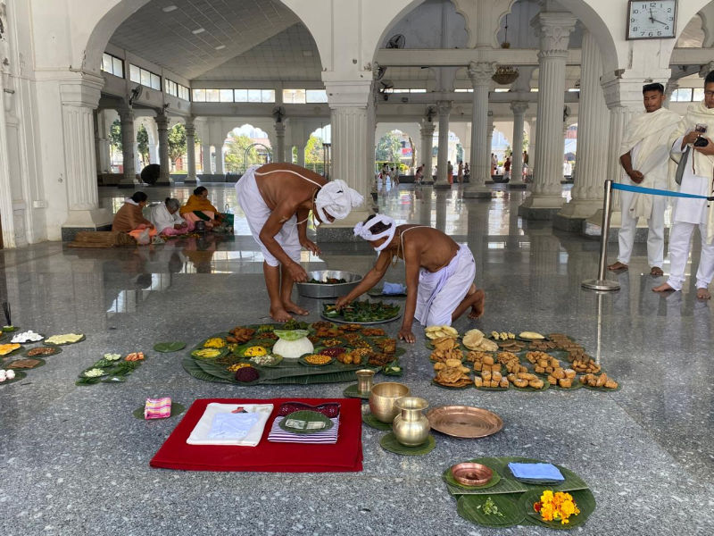Books and Pranalika Offerings for MK Binodini Devi at Govindaji Temple :: 17th January 2026