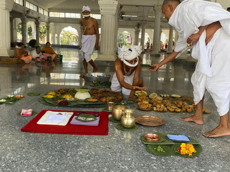 Books and Pranalika Offerings for MK Binodini Devi at Govindaji Temple :: 17th January 2026