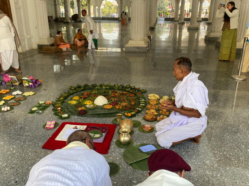 Books and Pranalika Offerings for MK Binodini Devi at Govindaji Temple :: 17th January 2026