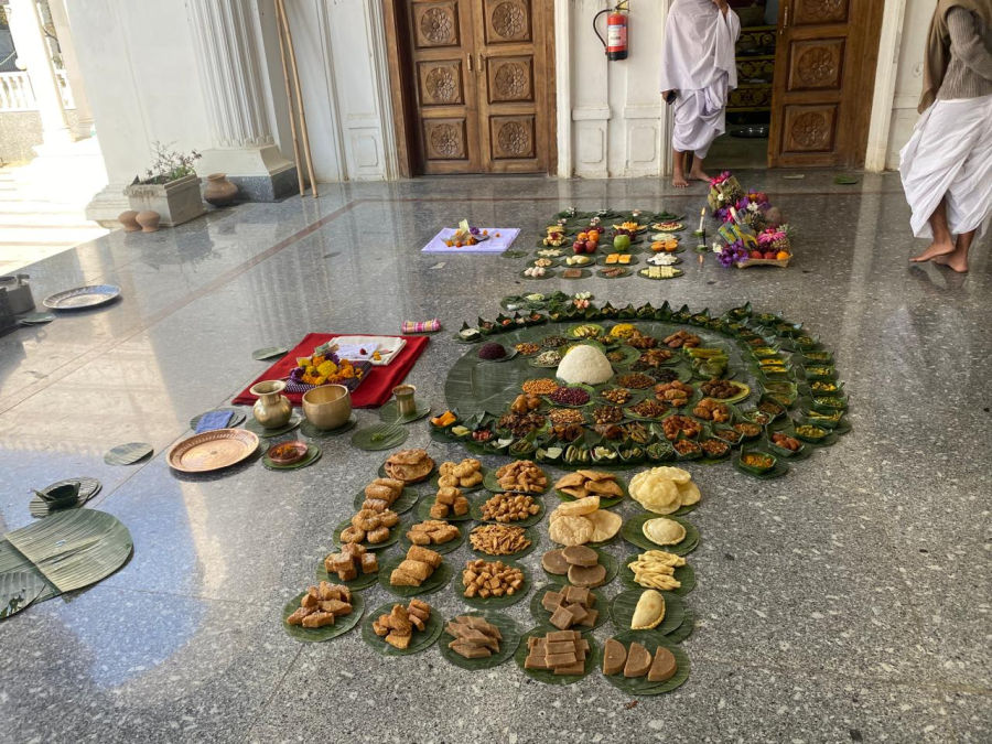 Books and Pranalika Offerings for MK Binodini Devi at Govindaji Temple :: 17th January 2026