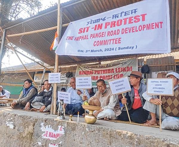 Sit-in protests bad road condition