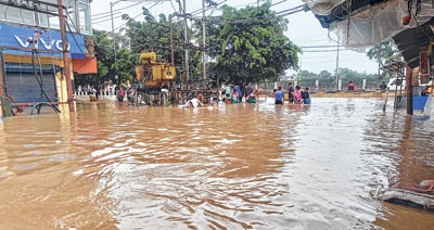 Khwairamband flooded to waist level; scarcity of grocery items looms large